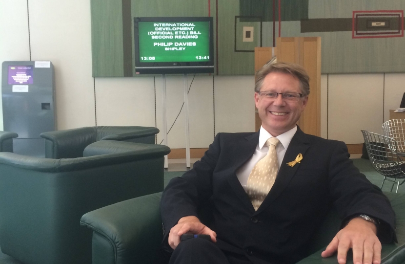 Picture of David Morris MP with cancer awareness ribbon