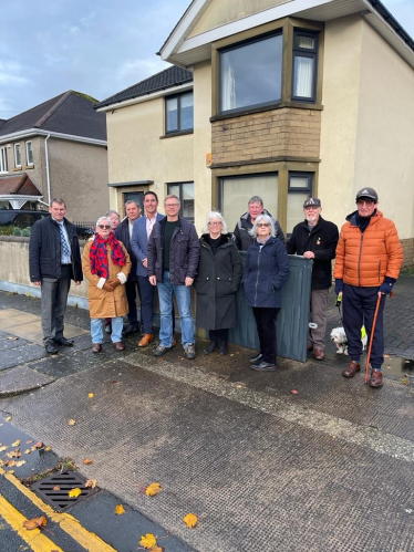David Morris MP with residents of St Christopher's Way